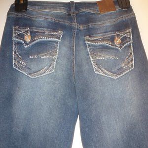 Maurices  SEXY  Stretchy Jeans  Dark Wash Size 5/6  Short Inseam 29”